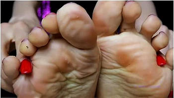 Sweat Small Feet Goddess Worship Sweet Lucifer Italiana Mistress Red Toenail Polish Femdom