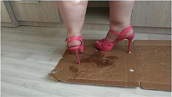 Big Legs In Open Shoes Crush And Trample The Box With High Heels To Cod