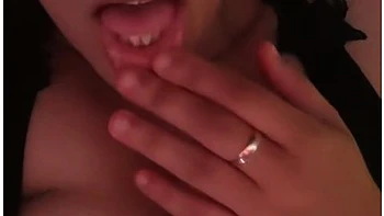 Muy Cachonda Masturbandome Con Un Poco De Ayuda