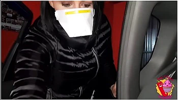 Lady Muffin And Tommy A Canaglia In She Is Sick