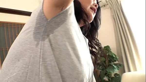 Ｈカップの五十路 オイルマッサージで勃起してしまった息子のデカチンに発情　鮎川るい