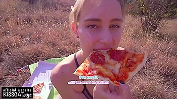 Pickup Eighteen For Pizza / Outdoor Sex And Sloppy Oral