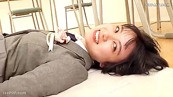 250325つい先程まで高校生やってた美女e3