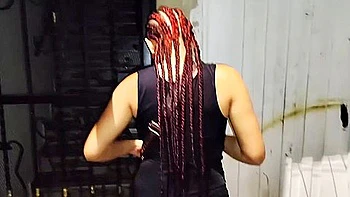 Encuentro A Mi Hermanastra En Mitad De La Calle Orinando Y Me Pide Que Me La Folle En Su Casa