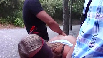 Deux Hommes Me Suivent Et Me Sodomisent Sur Un Banc Public