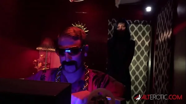 Amber Luke makes a trip to the casting couch