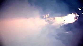 Cums Hard In Lesbian Orgy