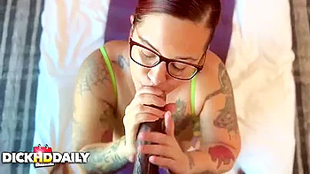 Santana Red Tries Dickhddailys Hot Yoga