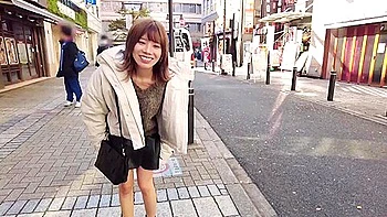 Flirting at a hot spring with a cute, fair-skinned and innocent girlfriend