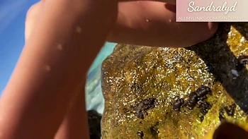 Linda Espanola Me Hace Una Paja Con Sus Pies En La Playa Y Me Corro