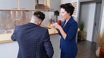 In missionary, Lisa quickly gets wet! - Jacquie et Michel TV