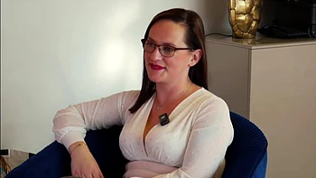 Nina, 35, business manager in Aix-en-Provence (13)! - Jacquie et Michel TV