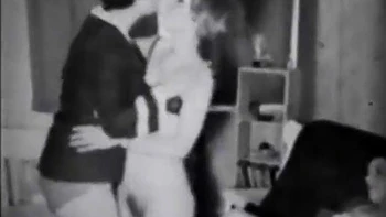 No Sound: Kinky Les Site Seer