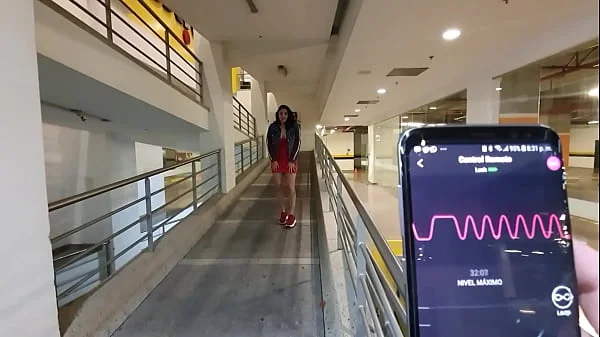 Martinasmith squirting at the Mall parking lot