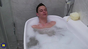 Anal Craving Stepmom Julia Pink Joins Her Stepson in Bath