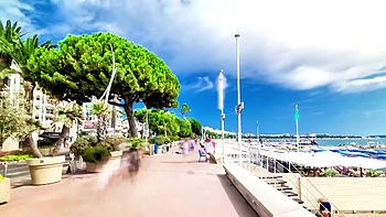 Miss Alice Wild tames the pack... - Jacquie et Michel TV