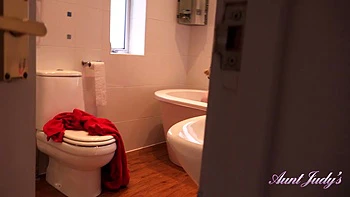 Auntie Lucinda Bathtub Jerk Off Instruction