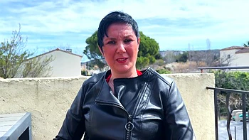 Kinuski, 31, takes us on a journey ... - Jacquie et Michel TV