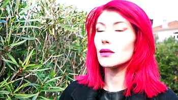 Oney, 23, welcomes us to her home in Aix-en-Provence to try... anal! - Jacquie et Michel TV