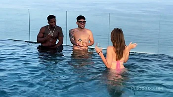 teen putita y cachonda es reventada porn dos pollones en su habitacion