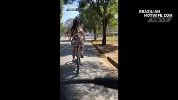 DANDO UMA VOLTA DE BICICLETA PARQUE IBIRAPUERA COM SHORT TODO SOCADO