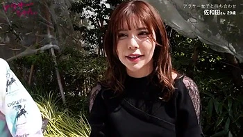 性欲溜まった美形の巨乳お姉さんが車内オナニーして喉奥いっぱいに頬張るフェラ