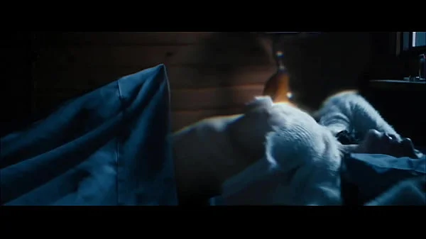 Aria London - Deadly Crush - 2018 - Follada por un fantasma en la cama - Tremenda MILF con tremendas tetas follando con el hombre invisible