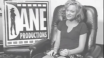 Whore blonde blowing cock in car