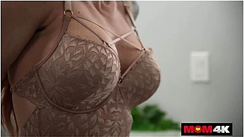 Sophia Locke Wont Let Bbc Pull Out Of Her Pussy