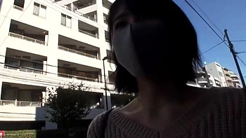 冷たい態度のスレンダー美女が生着替えして体中をエロく触られ弄られる