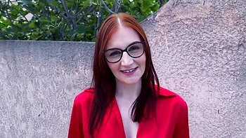 Queen is already anticipating the rest of her adventures... - Jacquie et Michel TV