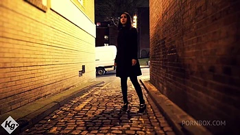 Latina Whore Catches The Attention Of A Horny Punter