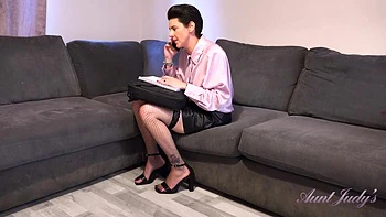 Scarlet Has Some Steamy Hot Phonesex at Her Home Office