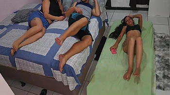 Wild Hottie And Jennifer Pimenta - Esposa Teve A Ma Ideia De Dividir O Quarto Com Sua Amiga