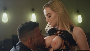 The hottest blondie Blake Blossom gets fucked in stockings