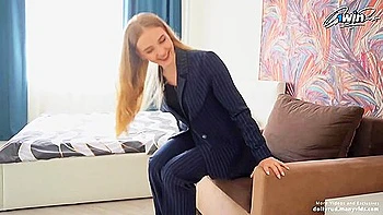 Slam that shaved realtor's snatch for a bonus apartment / Dolly Rud loves XXX porn!