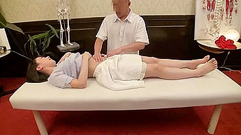 A Popular Magazine Model Massaged In The Clinic 3