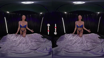 Vitoria Vontese Stretch Her Pussy Hole Extreme