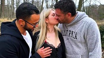 Aurora, 39, offers a sequel to her adventures... - Jacquie et Michel TV