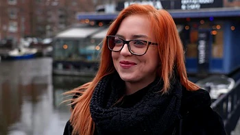 Crystal takes care of her anal frustration... - Jacquie et Michel TV