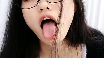 Jiao Didi is the ultimate beauty! Good looks and very sexy! Twisting her waist and swaying her hips in her denim shorts, taking off her panties and rubbing her pussy, a close-up of her hairy pussy, moaning and gasping live: Big Tits, Amateur  Xhamster Porn