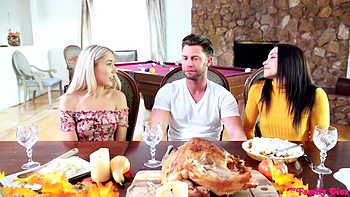 Avi Love, Paisley Bennett - Thanksgiving Is For Crempies