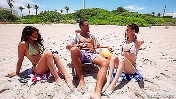 Dont Come A-knockin! With Sofie Reyez, Lucas Frost And Selena Love