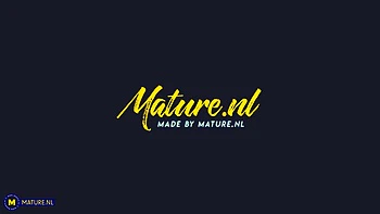 When My Hot 41 Year Old Stepmom Julia Dranac Gets Bored She Gives Me A Handjob Until I Come