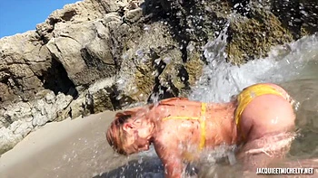 Didi uses her ass to distract her man! - Jacquie et Michel TV