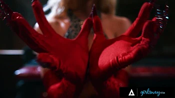 GIRLSWAY - 10 GIRL LESBIAN GANGBANG ROUGH FISTING STRAP-ON SEX AND SQUIRTING - SPANISH SUBTITLES