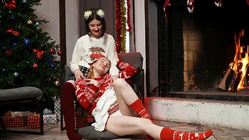 Cute girls Margo Von Teese and Lina Sun in passionate socks action