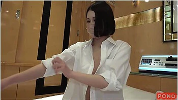 花柄スホーツレキンスも良く似合うgカッフ巨乳美女最後は全裸にワイシャツて生中出し