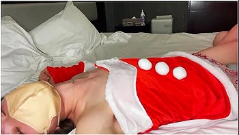 女子大生彼女とのxmasをリアル撮影可愛いサンタかへろへろ変態フレイryoyuu素人カッフル/歳の差//美少女/スタイル抜群/中出し/ハメ撮り/スマホ/english Subtitles