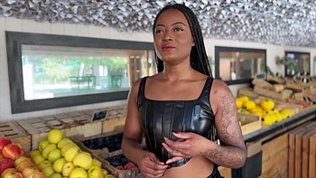 Captain Walker's lustful negotiations - Jacquie et Michel TV